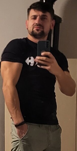 Caut sa stau in chirie impreuna cu o fata sau cu o doamna fara obligatii